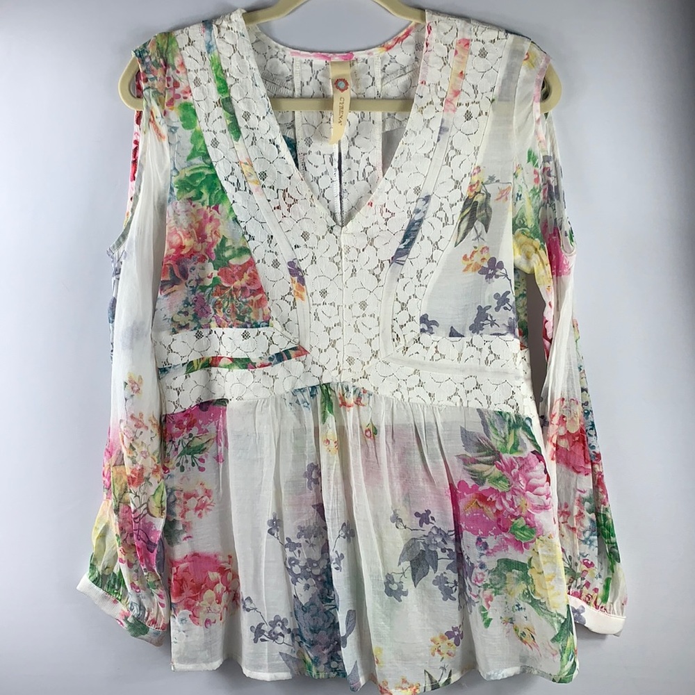 Cyrena Long Sleeve Cold Shoulder Floral Lace Top